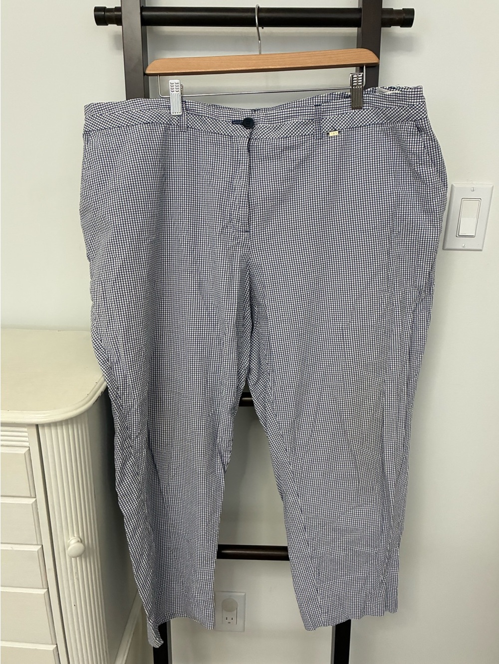 Jones New York cotton blue & white checked pants. Lightweight feminine Size 20